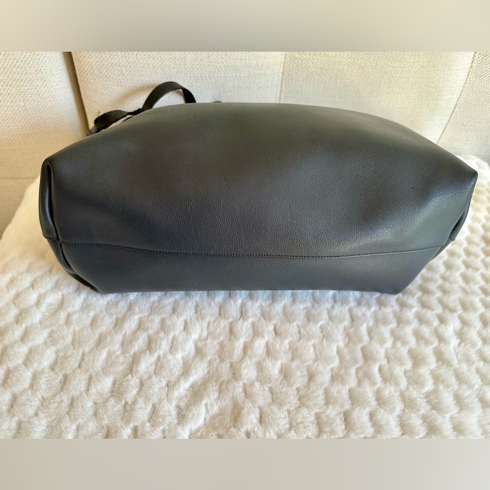 Saint Laurent Authentic Black Leather Tote W/ Pouch - Picture 6 of 11